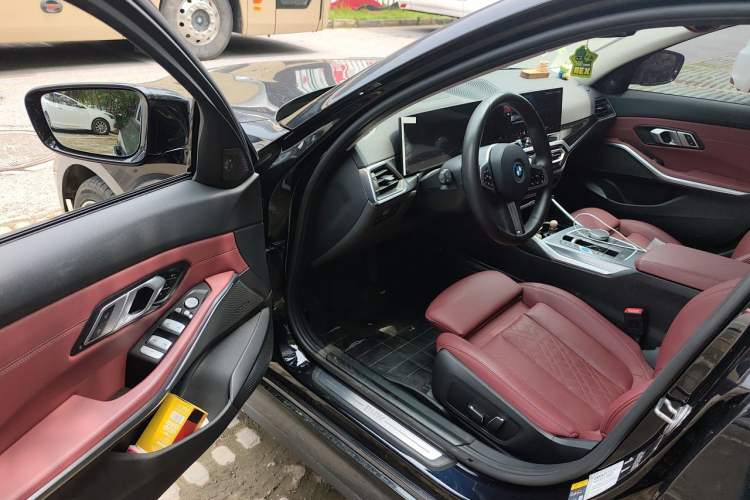 Used BMW i3 2024 eDrive 40 L Midnight Sports Package Driver Seat