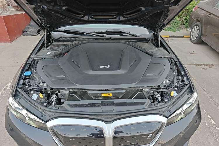 Used BMW i3 2024 eDrive 35 L Engine Bay