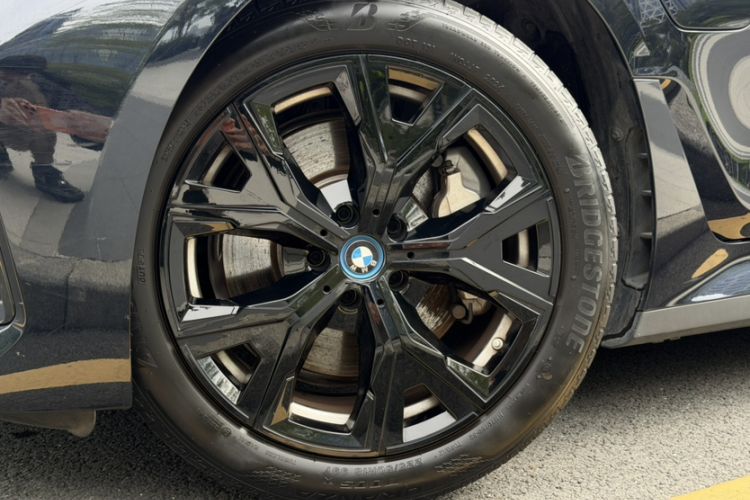 Used BMW i3 2024 eDrive 35 L Exterior 4