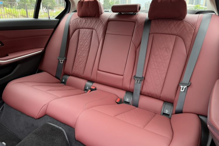 Used BMW i3 2024 eDrive 35 L Interior 10
