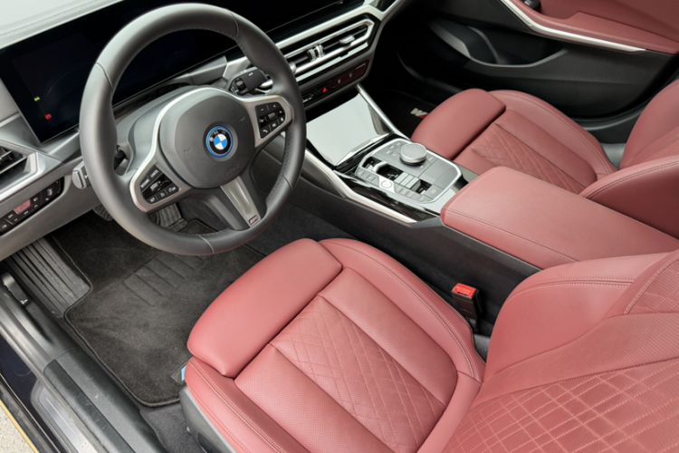 Used BMW i3 2024 eDrive 35 L Interior 11