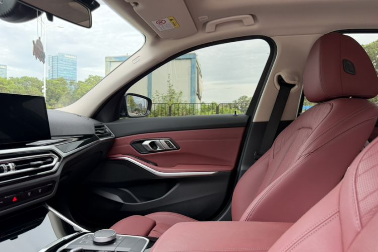 Used BMW i3 2024 eDrive 35 L Interior 2