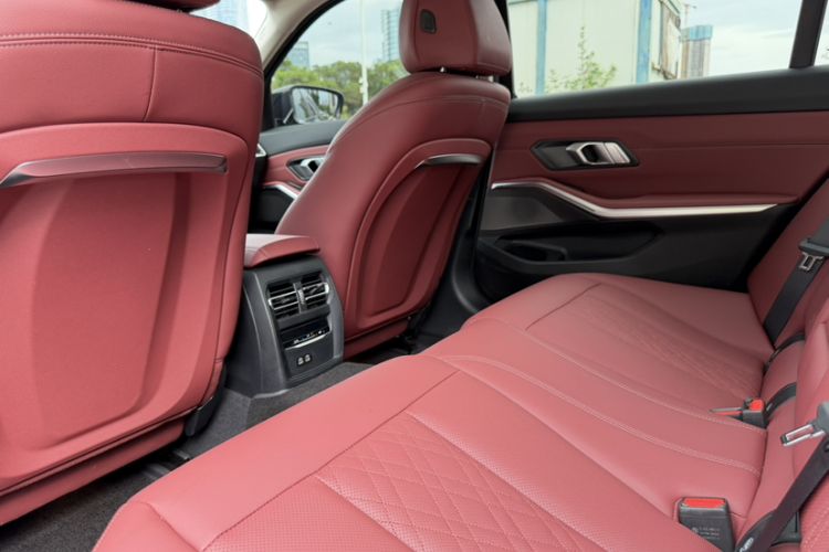 Used BMW i3 2024 eDrive 35 L Interior 4
