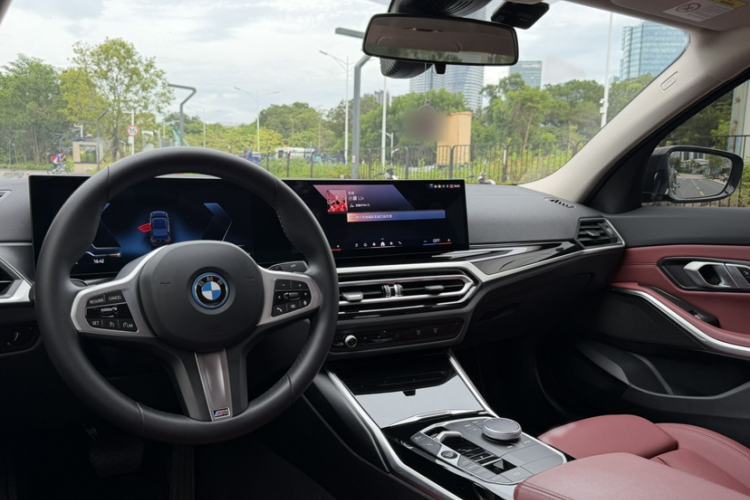 Used BMW i3 2024 eDrive 35 L Interior 6