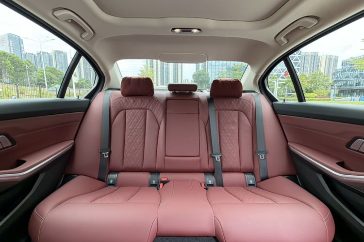Used BMW i3 2024 eDrive 35 L Interior 8