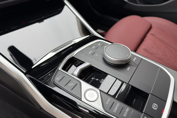 Used BMW i3 2024 eDrive 35 L Interior 9