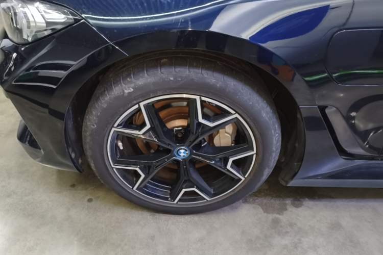 Used BMW i3 2024 eDrive 40 L Midnight Edition Left Front Wheel Hub
