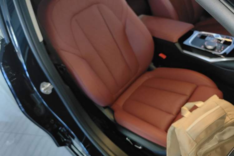 Used BMW i3 2024 eDrive 35 L Right Front Seat