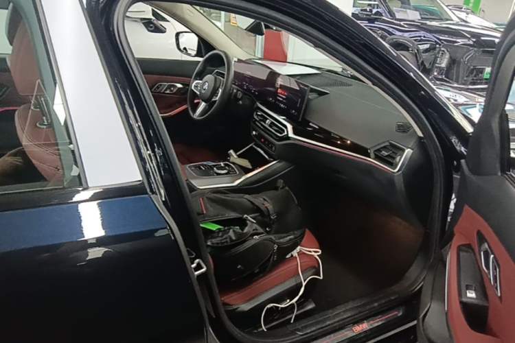 Used BMW i3 2024 eDrive 40 L Midnight Edition Right Front Seat
