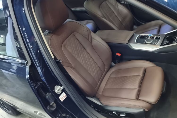 Used BMW i3 2024 eDrive 40 L Midnight Edition Right Front Seat