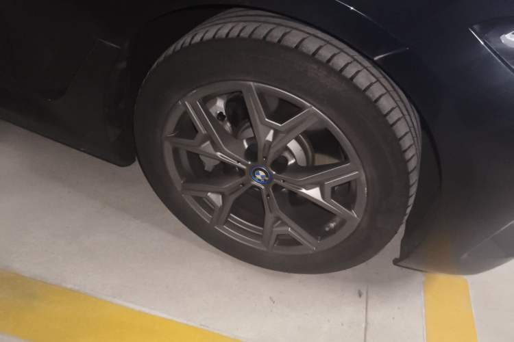 Used BMW i3 2024 eDrive 35 L Right Front Wheel Hub