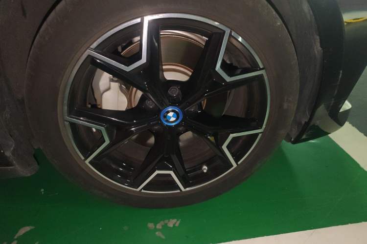 Used BMW i3 2024 eDrive 40 L Midnight Edition Right Front Wheel Hub