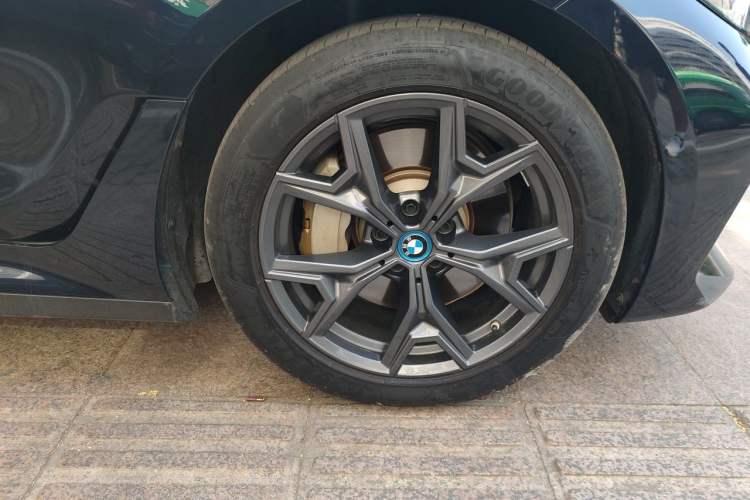 Used BMW i3 2024 eDrive 35 L Right Front Wheel Hub