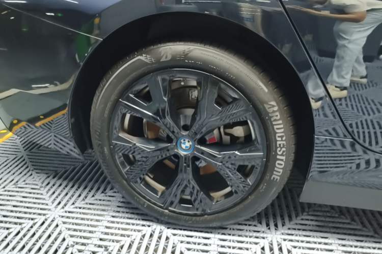 Used BMW i3 2024 eDrive 35 L Right Rear Wheel Hub