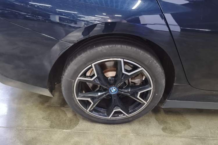 Used BMW i3 2024 eDrive 40 L Midnight Edition Right Rear Wheel Hub