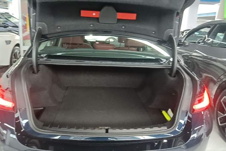 Used BMW i3 2024 eDrive 40 L Midnight Edition Trunk