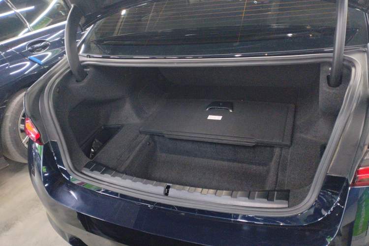 Used BMW i3 2024 eDrive 35 L Trunk