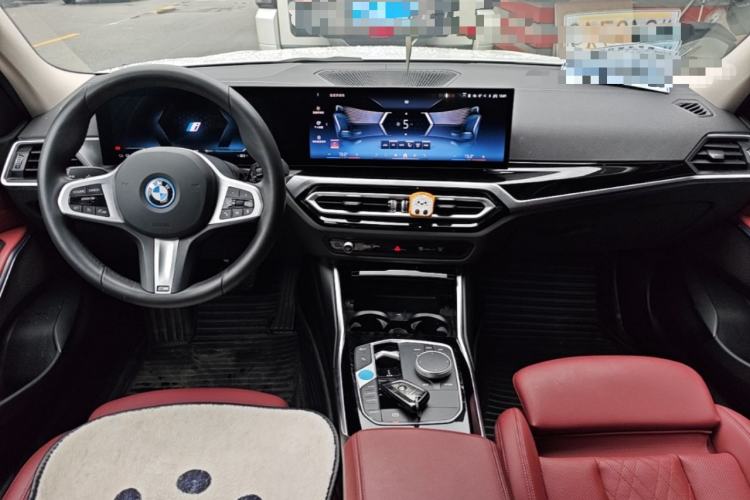 Used BMW i3 2024 eDrive 35 L Center Console
