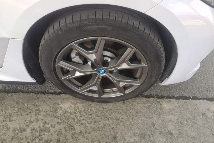 Used BMW i3 2024 eDrive 35 L Right Front Wheel Hub