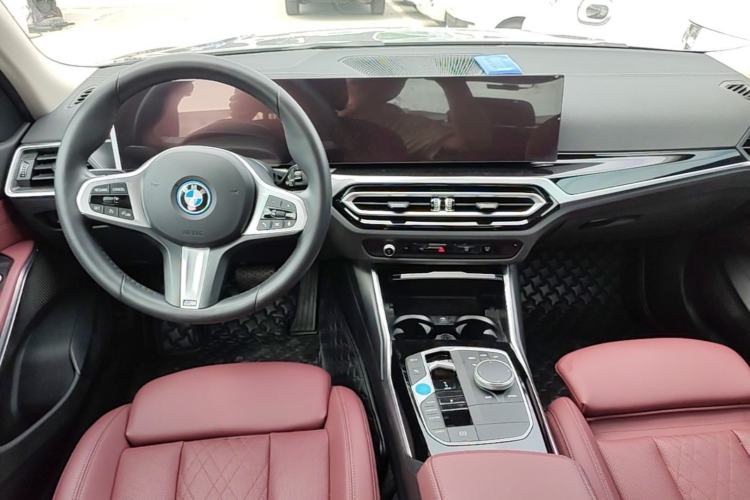 Used BMW i3 2024 eDrive 35 L Center Console