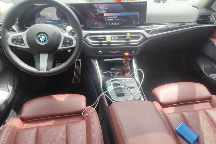 Used BMW i3 2024 eDrive 35 L Center Console