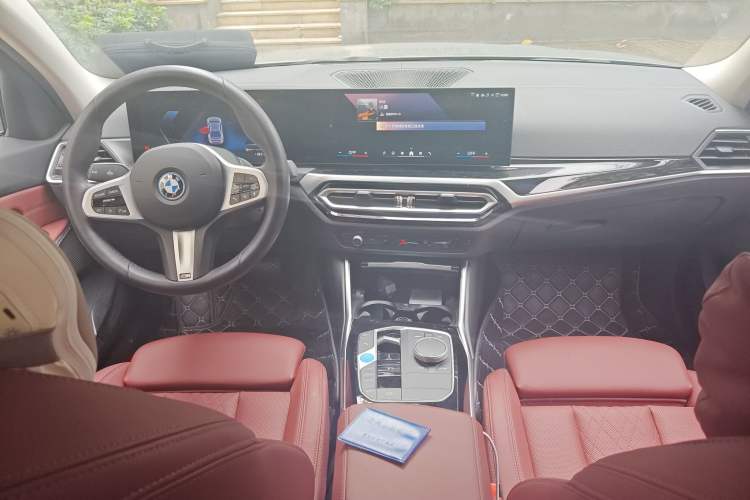 Used BMW i3 2024 eDrive 35 L Center Console