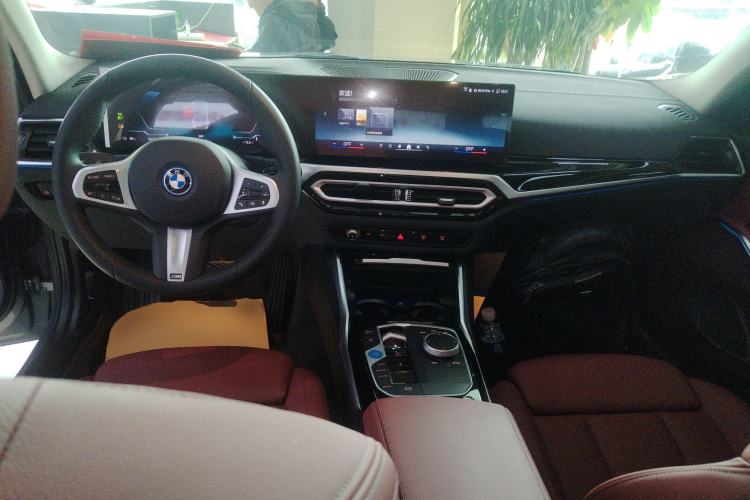 Used BMW i3 2024 eDrive 35 L Center Console