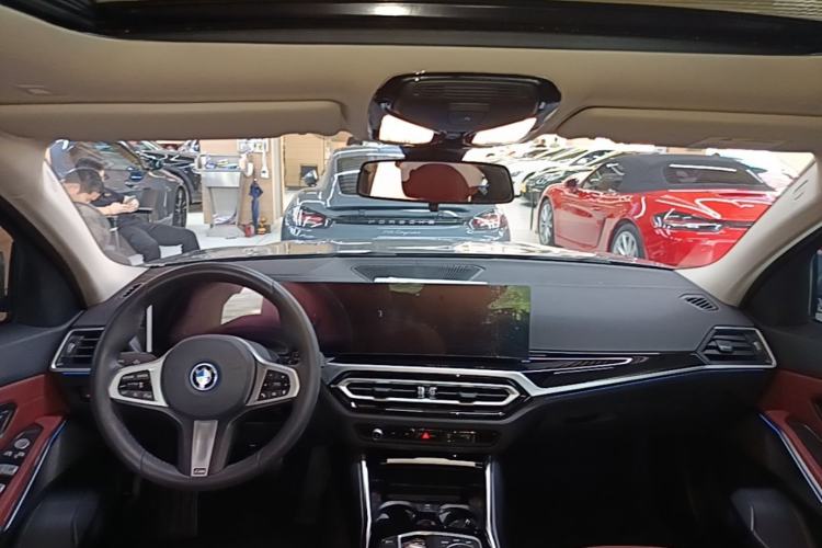 Used BMW i3 2024 eDrive 35 L Center Console