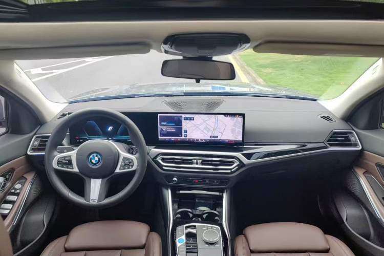 Used BMW i3 2024 eDrive 35 L Center Console
