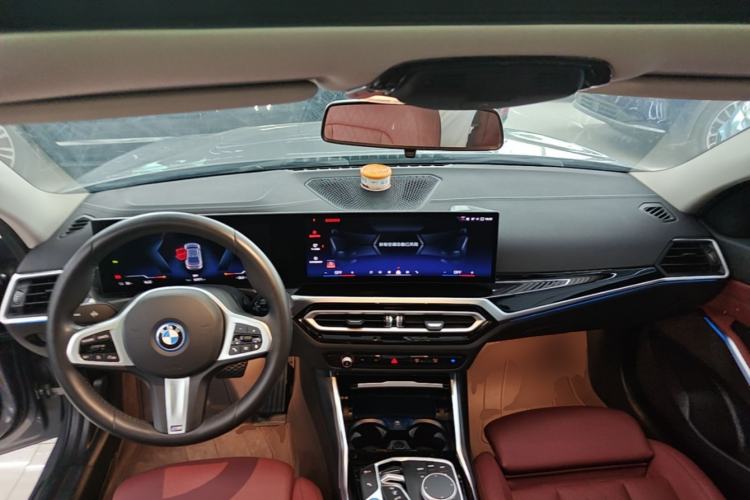 Used BMW i3 2024 eDrive 35 L Center Console