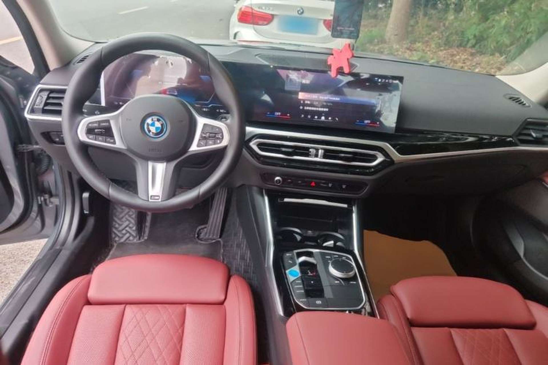 Used BMW i3 2024 eDrive 35 L Center Console