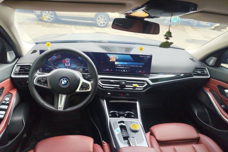 Used BMW i3 2024 eDrive 40 L Midnight Edition Center Console