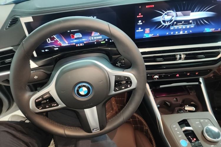 Used BMW i3 2024 eDrive 35 L Center Console