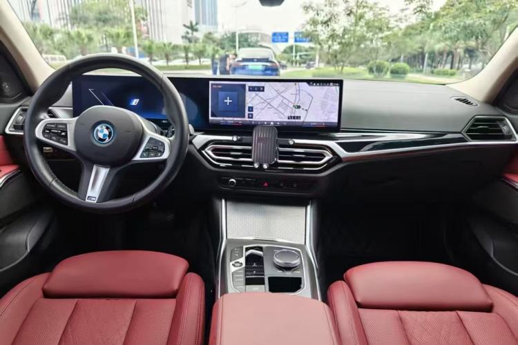 Used BMW i3 2024 eDrive 40 L Midnight Sports Package Center Console