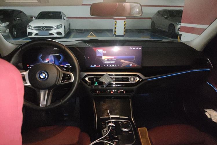 Used BMW i3 2024 eDrive 40 L Midnight Edition Center Console