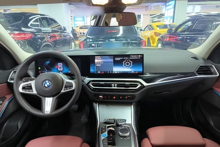 Used BMW i3 2024 eDrive 40 L Midnight Edition Center Console