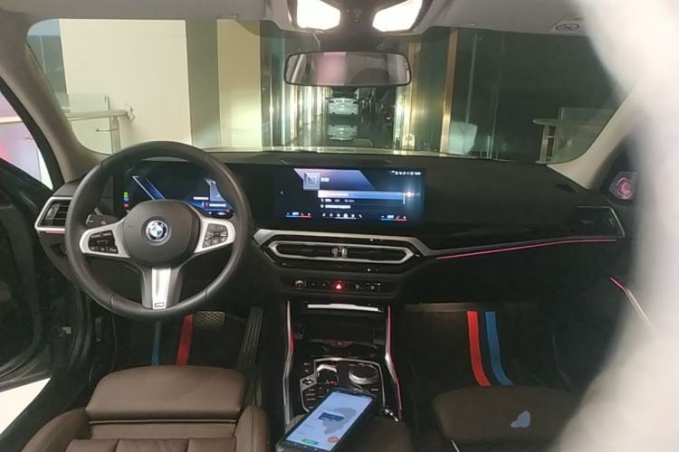 Used BMW i3 2024 eDrive 35 L Center Console