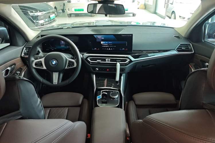 Used BMW i3 2024 eDrive 35 L Center Console