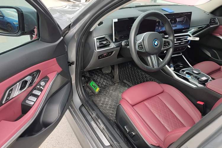 Used BMW i3 2024 eDrive 35 L Driver Seat