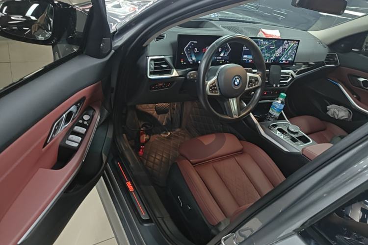 Used BMW i3 2024 eDrive 40 L Midnight Sports Package Driver Seat