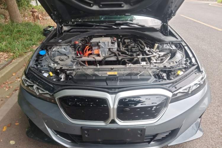 Used BMW i3 2024 eDrive 35 L Engine Bay