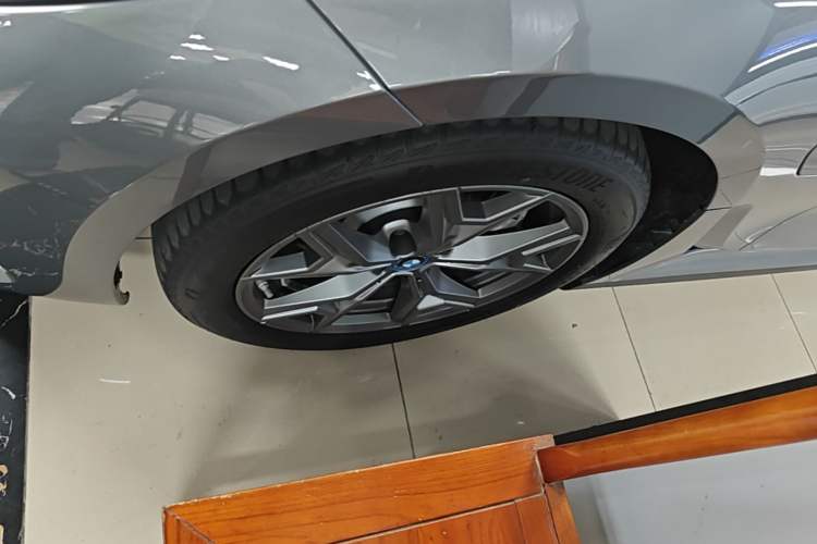 Used BMW i3 2024 eDrive 35 L Exterior 4