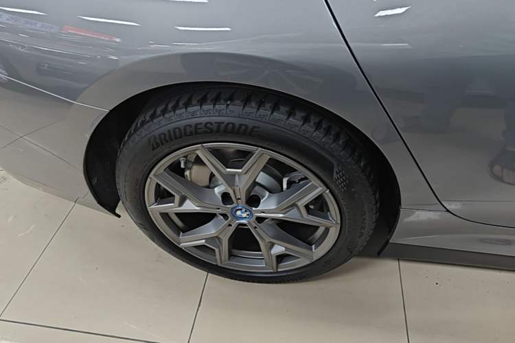 Used BMW i3 2024 eDrive 35 L Exterior 5