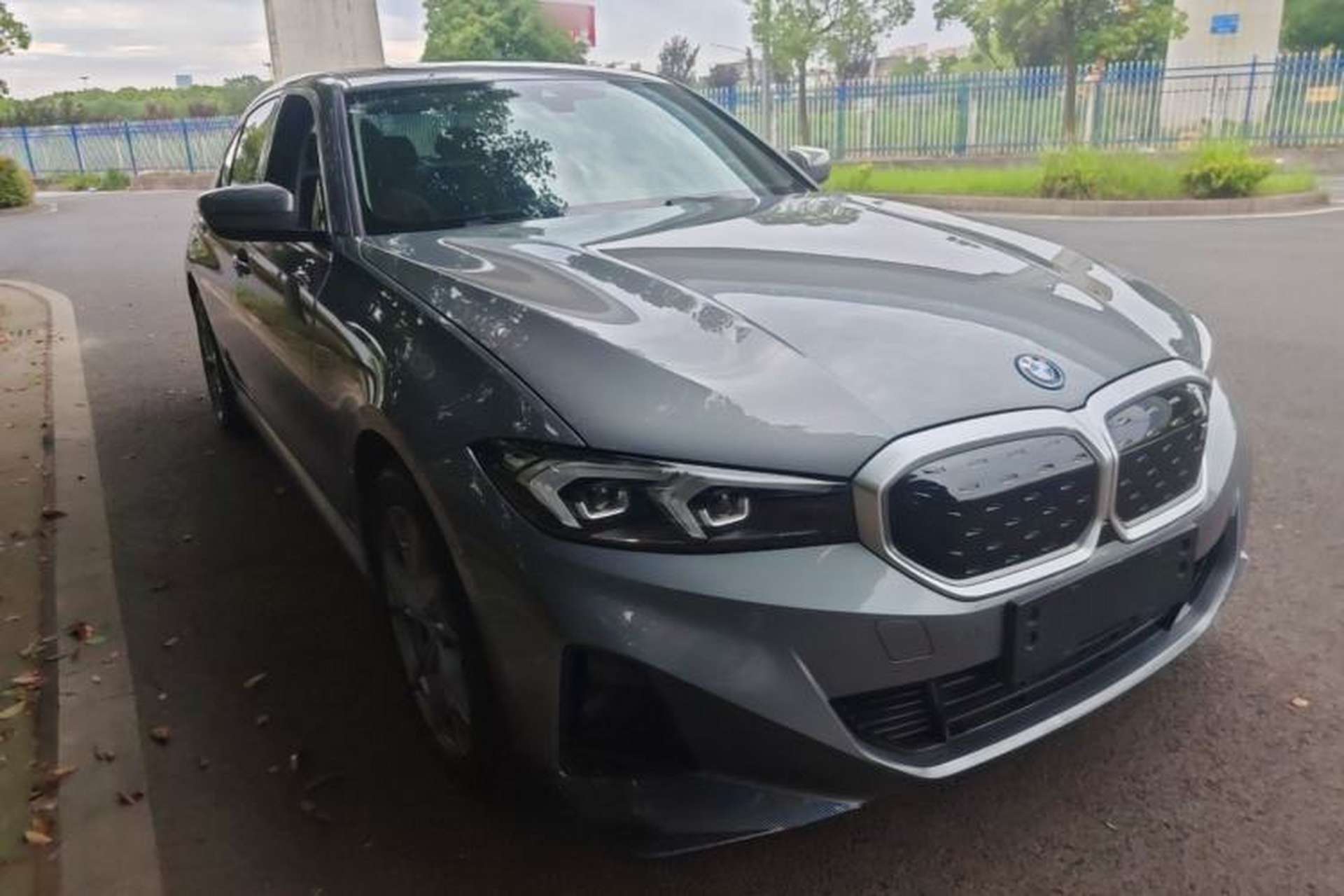Used BMW i3 2024 eDrive 35 L Front Right 45 Deg