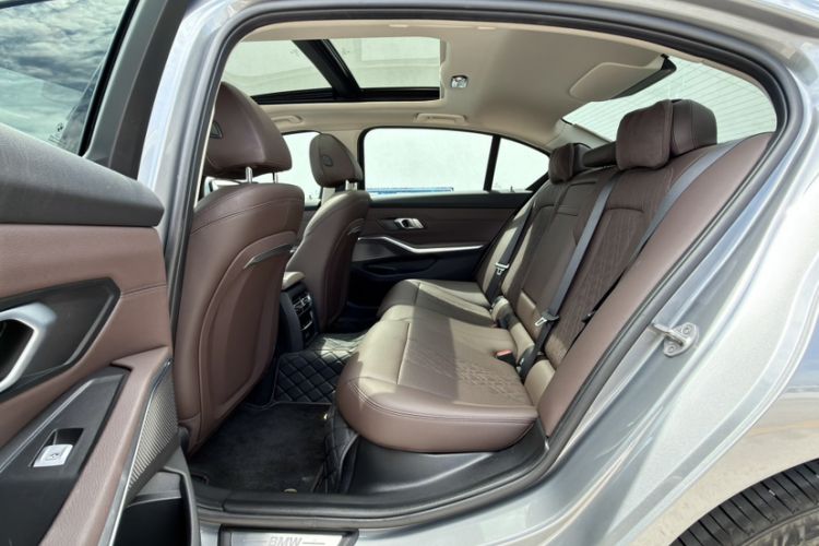 Used BMW i3 2024 eDrive 35 L Interior 10
