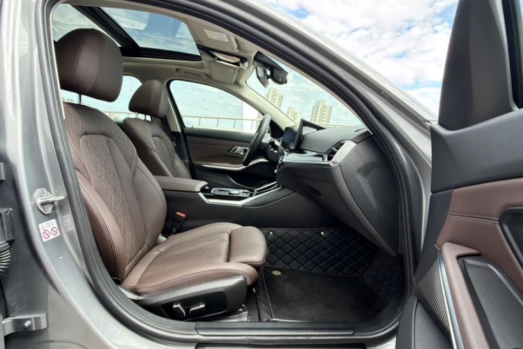 Used BMW i3 2024 eDrive 35 L Interior 5
