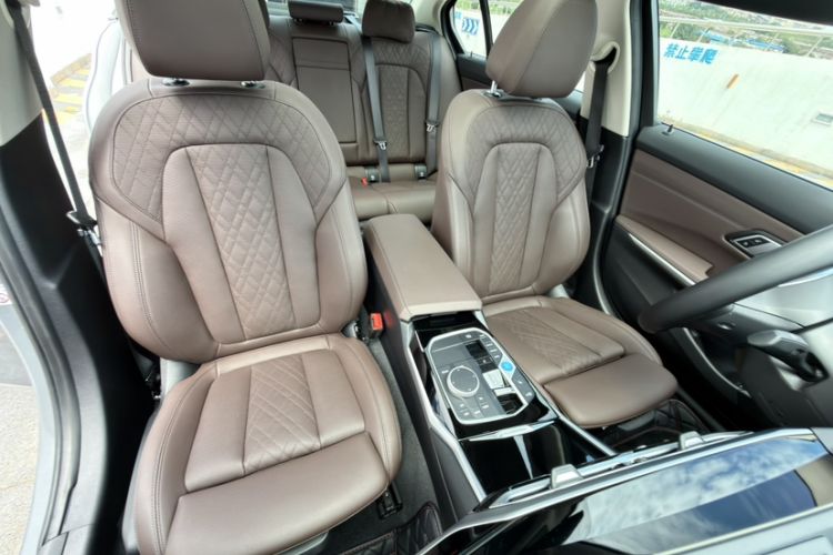 Used BMW i3 2024 eDrive 35 L Interior 6