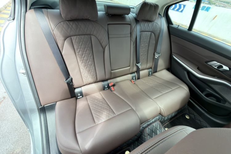 Used BMW i3 2024 eDrive 35 L Interior 8