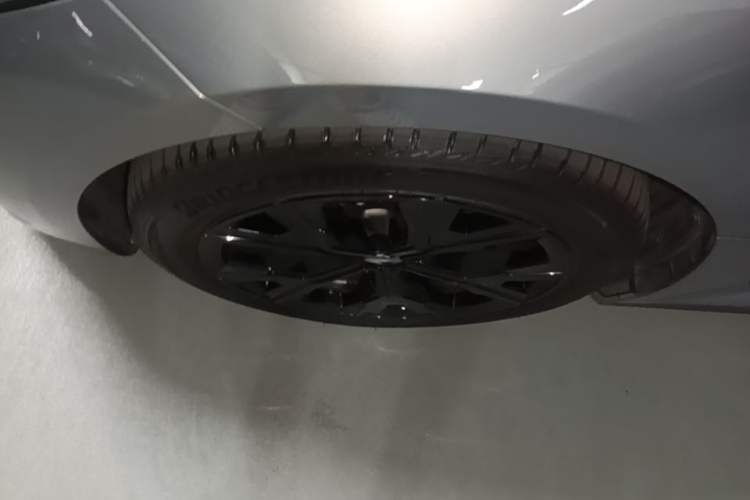 Used BMW i3 2024 eDrive 35 L Left Front Wheel Hub