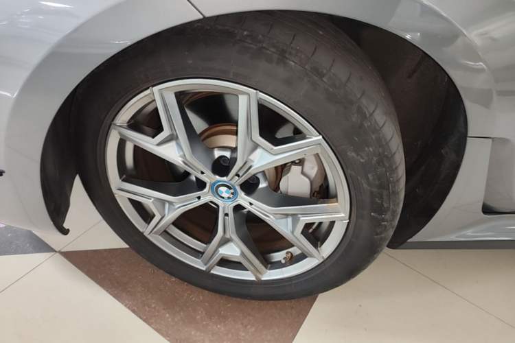 Used BMW i3 2024 eDrive 35 L Left Front Wheel Hub